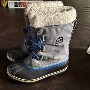 Sorel Kids' Gray and Black Snow Boots with Blue Accents